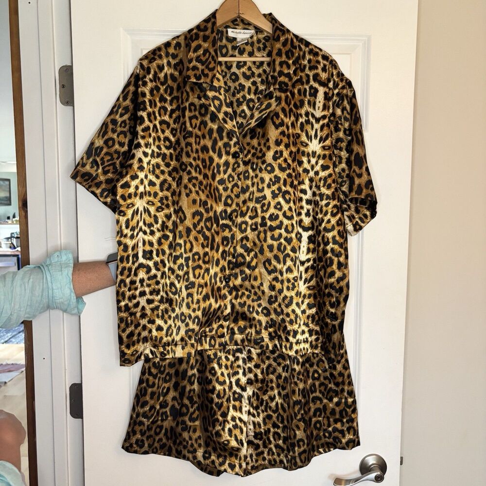 Michelle Louise Vintage Cheetah Print Two-Piece Pajamas, Set Short Sleeve Shorts